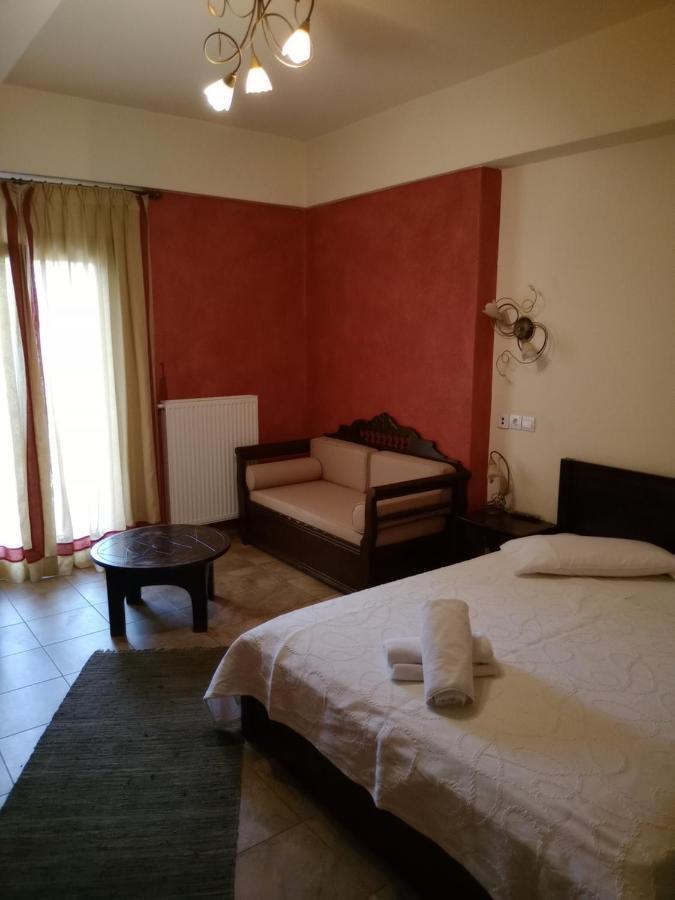 Hotel Erotas Áyios Dhimítrios エクステリア 写真
