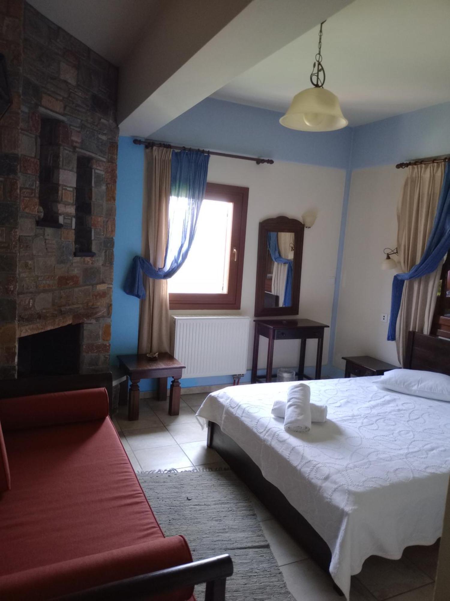 Hotel Erotas Áyios Dhimítrios エクステリア 写真