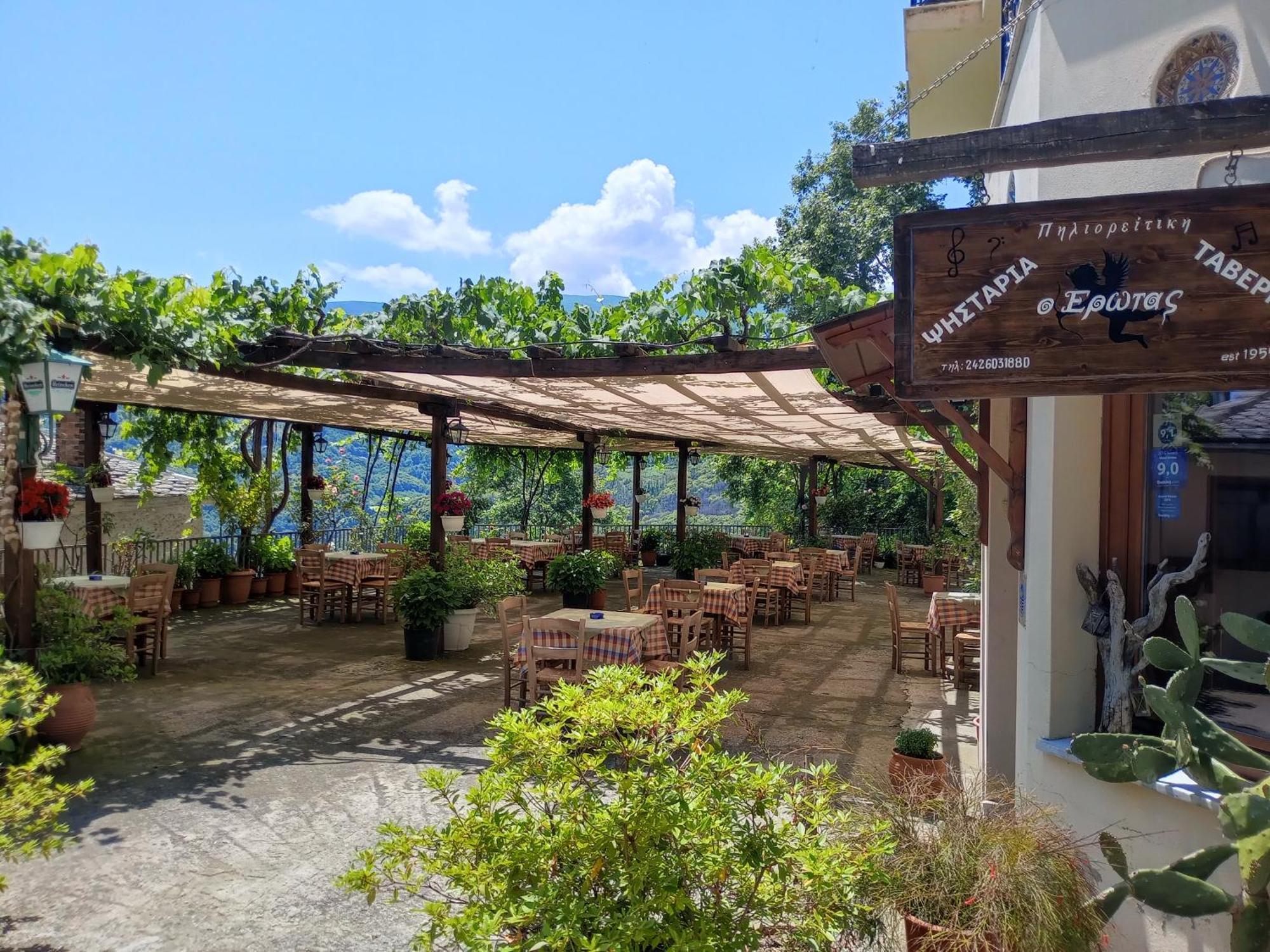 Hotel Erotas Áyios Dhimítrios エクステリア 写真