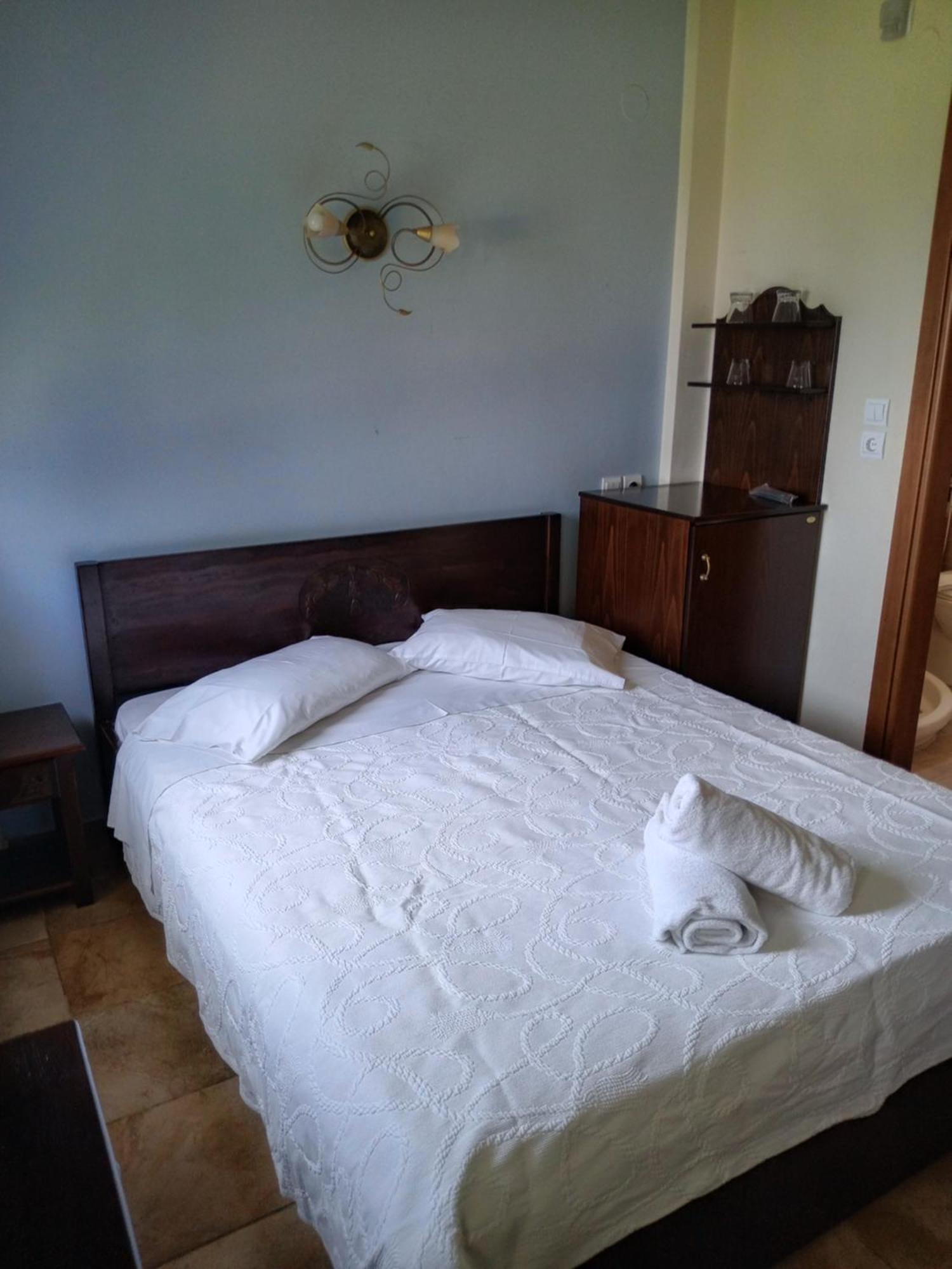 Hotel Erotas Áyios Dhimítrios エクステリア 写真